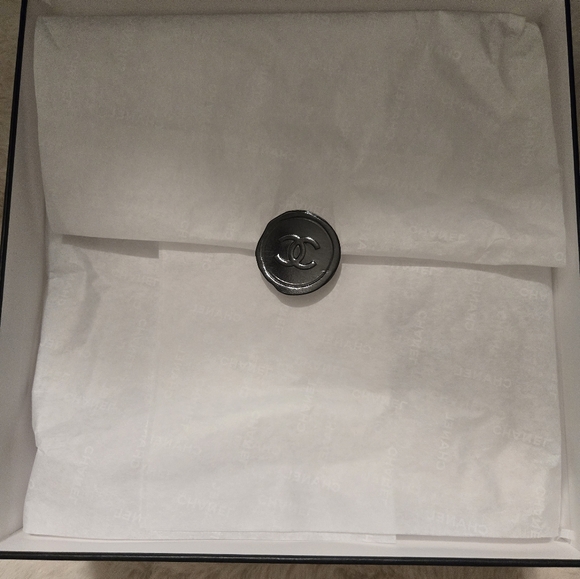 Authentic Chanel Gift Box w/ Tissue - Picture 2 of 6